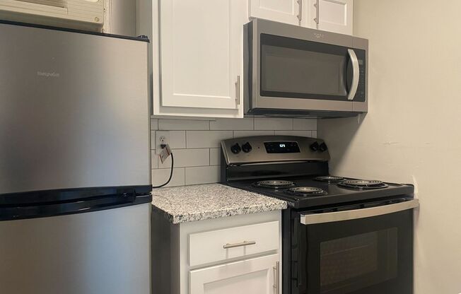 1 bed, 1 bath, 700 sqft, $1,050, Unit 5