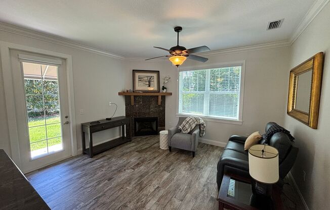 Beautiful 1/1 Cottage in Leesburg! Utilities and garage parking spot included in rent!
