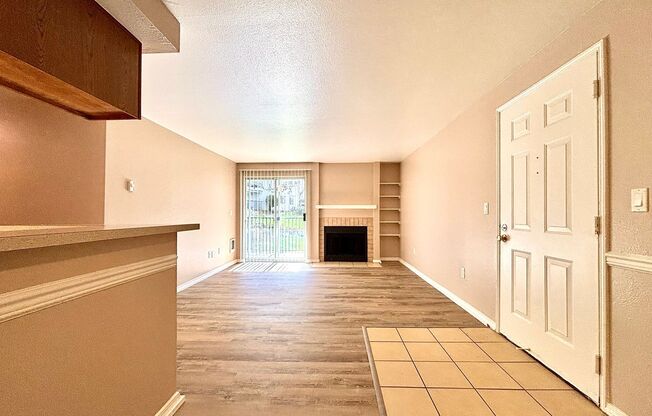 2 beds, 2 baths, 915 sqft, $1,650, Unit 821