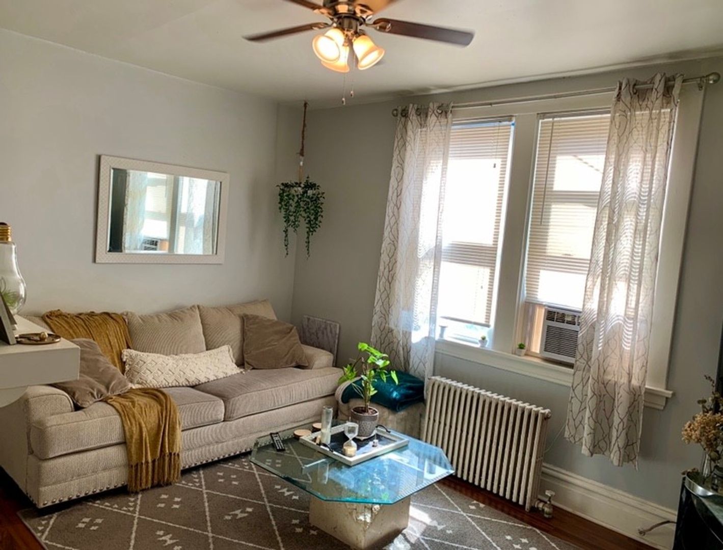 NEWLY RENOVATED 2 BEDROOM IN THE HEART OF MOUNT WASHINGTON!