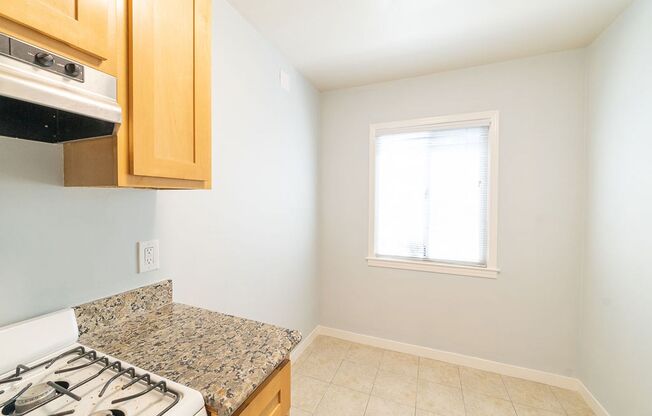 Studio, 1 bath, 280 sqft, $1,564, Unit 24