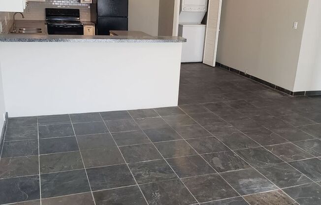 2 beds, 1 bath, $1,395, Unit 20