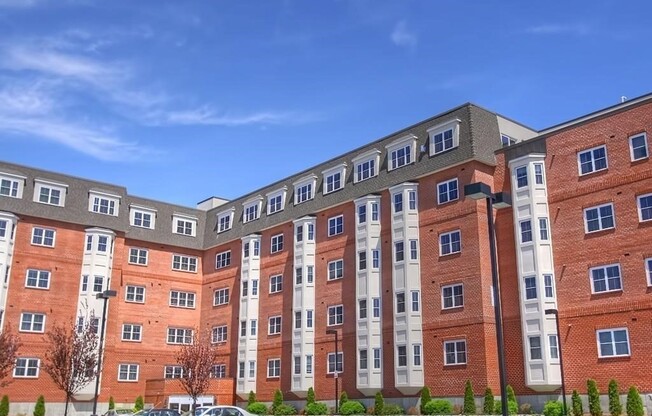 120 Wyllis Ave 320