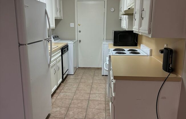 2 beds, 2 baths, $1,200