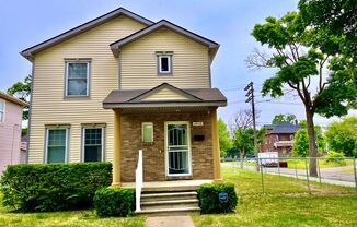 Beautiful, Spacious 3 bed/2 bath House near West Village!