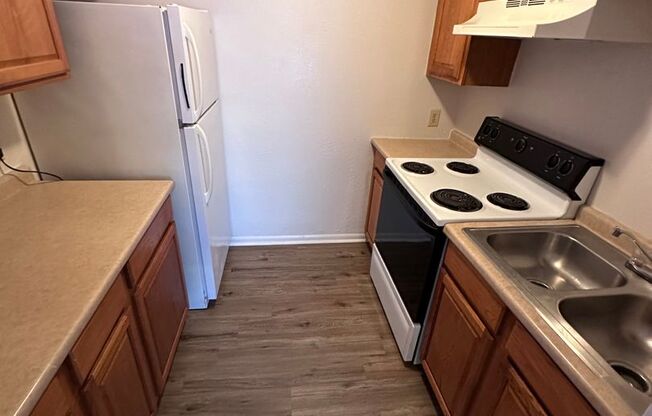 $670 - Accepting SECTION 8/ Housing Voucher 2 bedroom / 1 bathroom - Newly remodeled Apartment