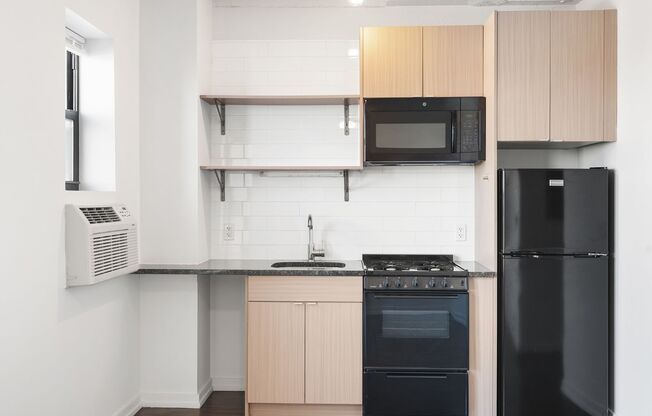 Studio, 1 bath, 212 sqft, $1,495, Unit 906
