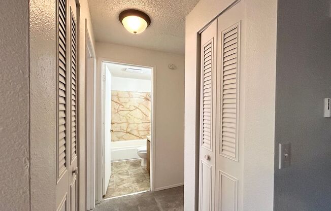 2 beds, 1 bath, 720 sqft, $1,125, Unit 5