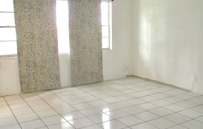 Spacious 3-Bedroom, 2-Bathroom Home in Desirable Beachside Daytona Beach!