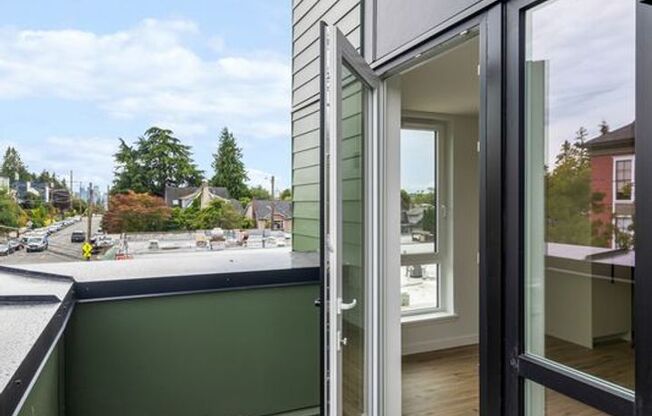 Studio, 1 bath, 355 sqft, $1,692, Unit 310