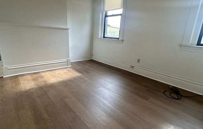 EAST CARSON STREET 3 BEDROOM AVAILABLE SEPT!