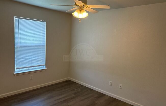 2 beds, 1 bath, $700, Unit 1304 Dugger Unit D