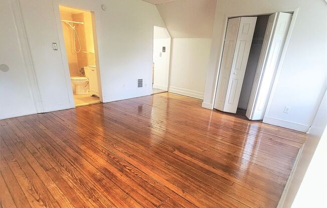 1 bed, 1 bath, $1,095, Unit 9