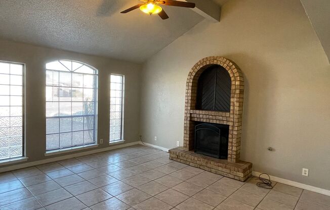 3 beds, 2 baths, $1,400