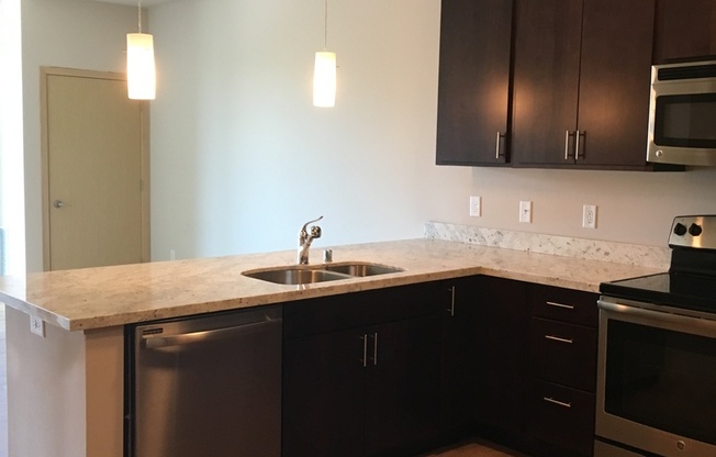 1 bed, 1 bath, 553 sqft, $1,780, Unit 902-406