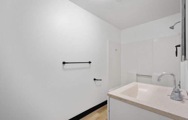 1 bed, 1 bath, 700 sqft, $849, Unit #106