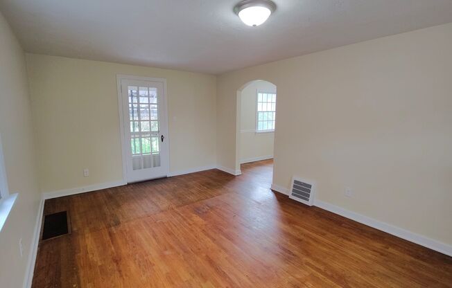 *Recently Updated 3BD/1BA Available for Rent in Brookline area*