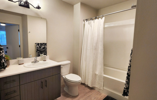 2 beds, 1 bath, 913 sqft, $1,900, Unit B-306