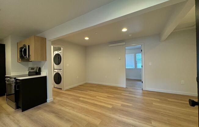 2 beds, 1 bath, $2,249, Unit Unit C