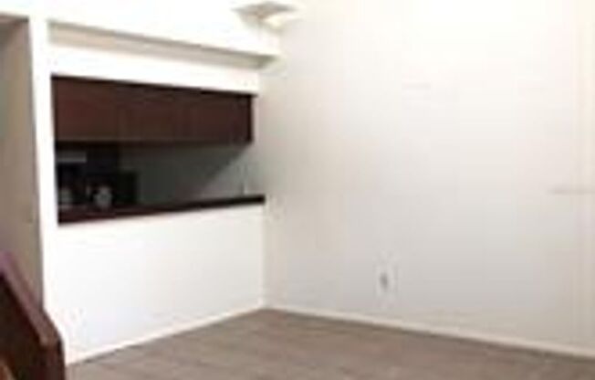 2 Bedroom /  2 Bath Townhouse in Orlando - Available Now!
