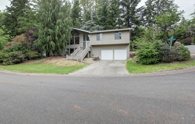 Great 4BR 2.5BA Split Entry Home in Quiet Forest Park Neighborhood
