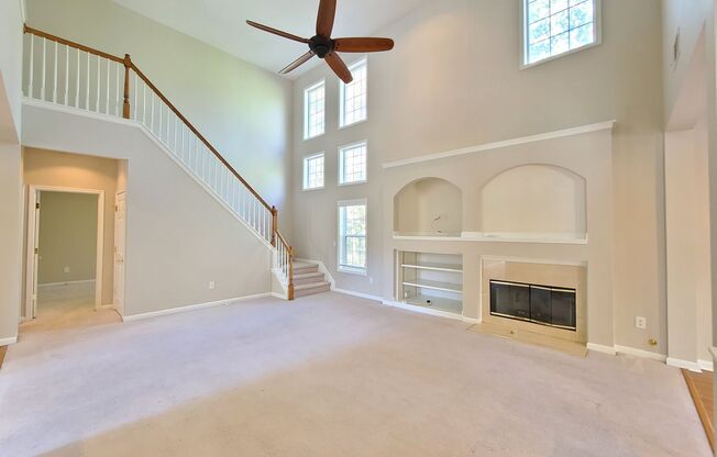 5 beds, 3 baths, $2,695