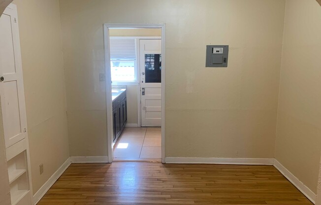 218 E ROSEWOOD AVE