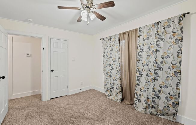 2 beds, 1 bath, $1,300