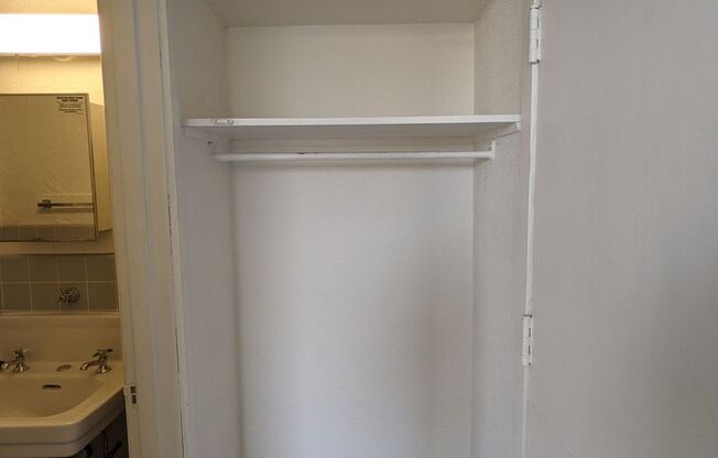 Studio, 1 bath, 200 sqft, $460, Unit 321