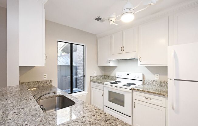 Move-in Ready Stonehenge Townhome - Cats Are Welcome!