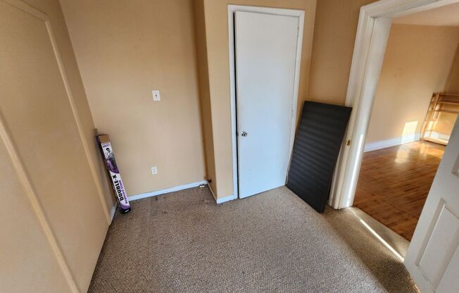 1 bed, 1 bath, $1,095, Unit 2R