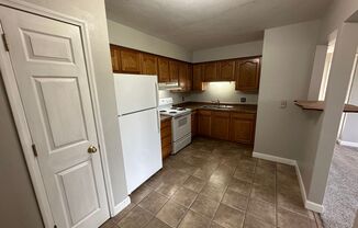 2 beds, 1 bath, 754 sqft, $750, Unit #8