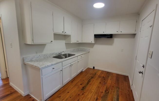 2 beds, 1 bath, $850