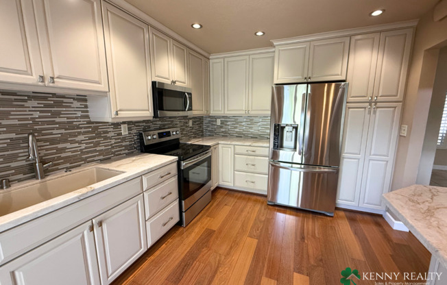 Modern Foster City 3 Bedroom Townhome with Private Yard & Complex Amenities