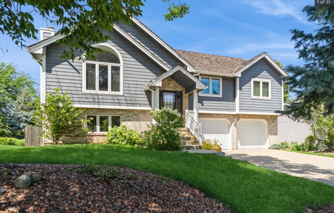 Desirable Clive Home with Easy Metro Access