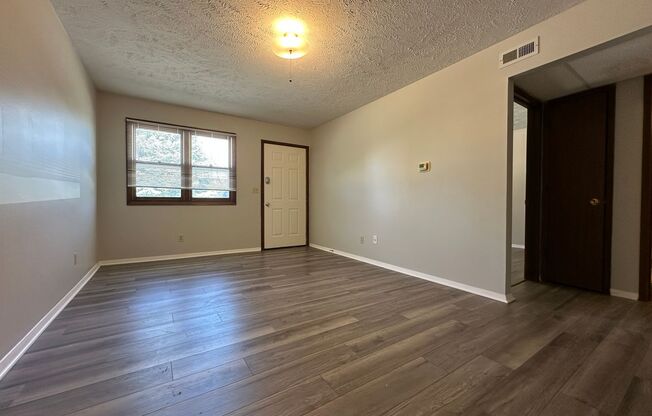 2 beds, 1 bath, $950, Unit 3