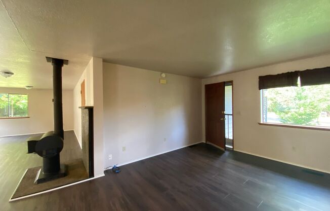 3 beds, 2 baths, $2,600