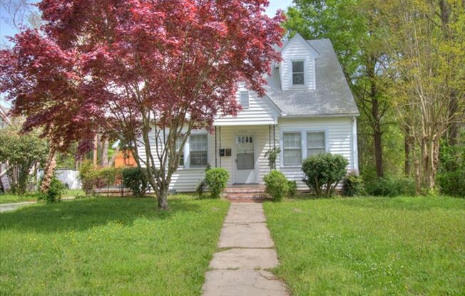 Beautiful 1 bedroom 1 bath home in Lakewood that has just been remodeled!!