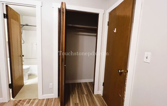 1 bed, 1 bath, $1,095, Unit #16