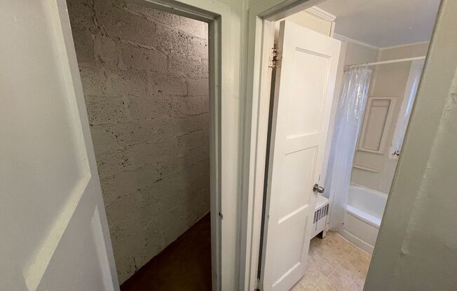 1 bed, 1 bath, 750 sqft, $950, Unit 7D