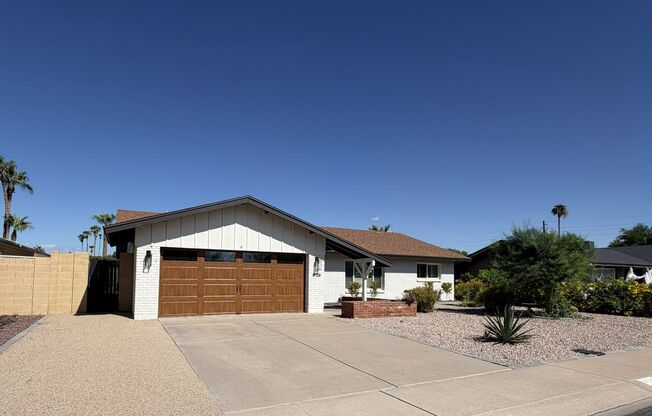 SCOTTSDALE 3 BEDROOM HOME WITH POOL ON CULDESAC LOT***CLOSE TO OLD TOWN