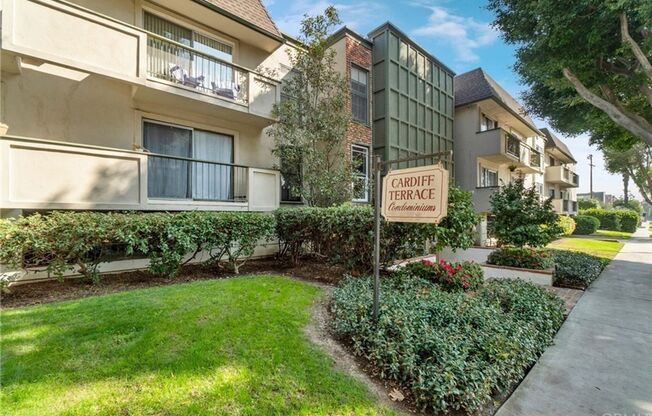 >> Do Not Miss This << 2bd 2ba condo in the heart of Culver City