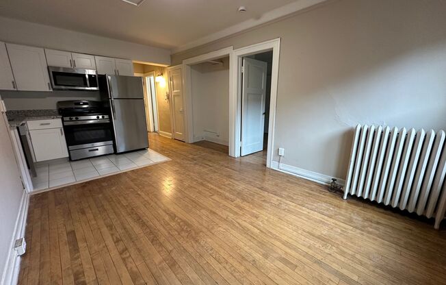1 bed, 1 bath, $1,095, Unit 62