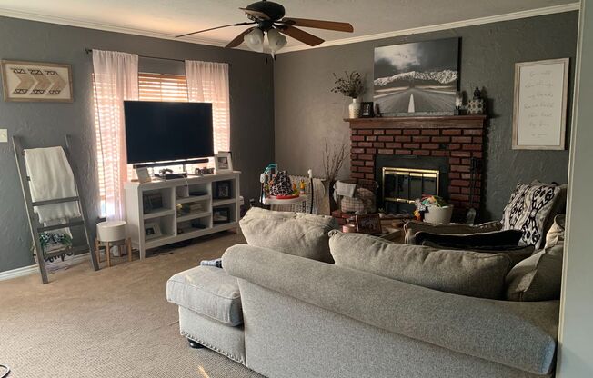 2 beds, 1 bath, $1,275