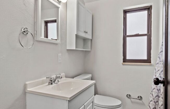 2 beds, 1 bath, 900 sqft, $1,549, Unit 52 Melvin Court - Bldg. E