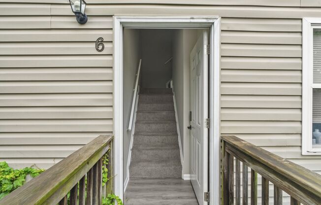 226 W Cold Spring Ln