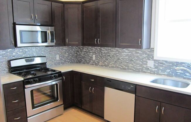 2 beds, 1 bath, $1,595, Unit Unit 1