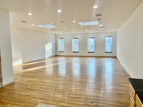 54 GRAHAM AVE