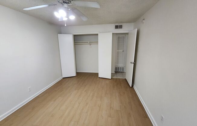 2 beds, 1 bath, 900 sqft, $1,299, Unit LAW15-113