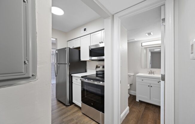 2 beds, 1 bath, 740 sqft, $1,595, Unit 202